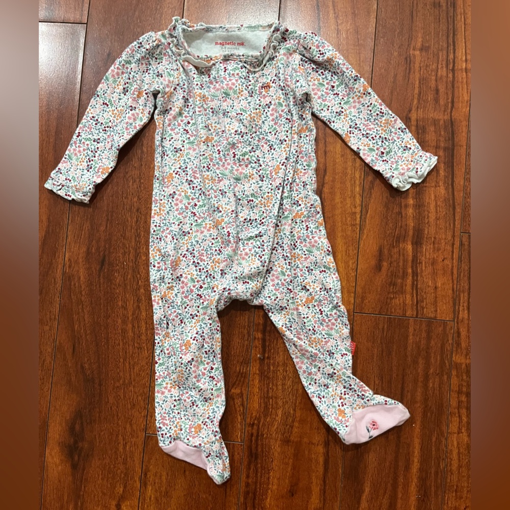 Magnetic me 6-9 months girl footie